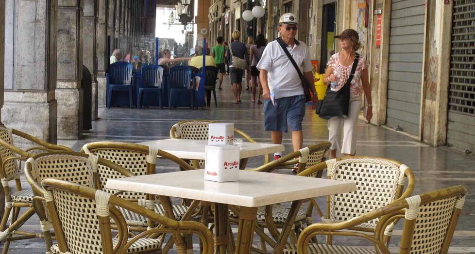 Suolo pubblico, si torna al pre-Covid: tre mesi per il via libera. «Una primavera senza tavoli»