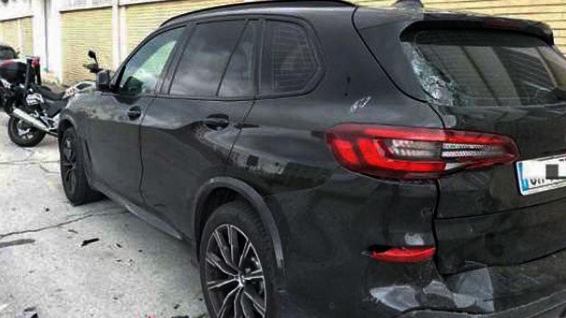 Settantenne muore colpendo un’auto in sosta, il proprietario della macchina: «Sconcertato per l’accaduto»