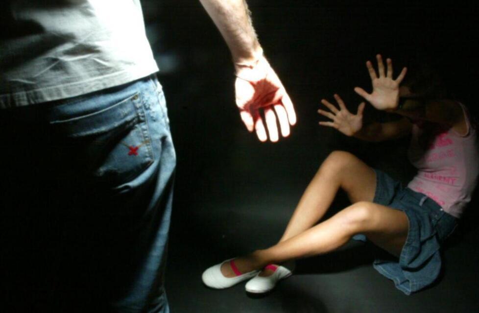 Rosignano, schiaffi e calci alla compagna: arrestato operaio di 43 anni