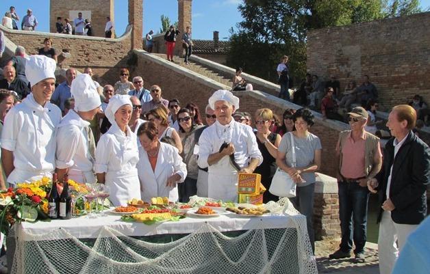 In sagra anche i vip mangiano l’anguilla 