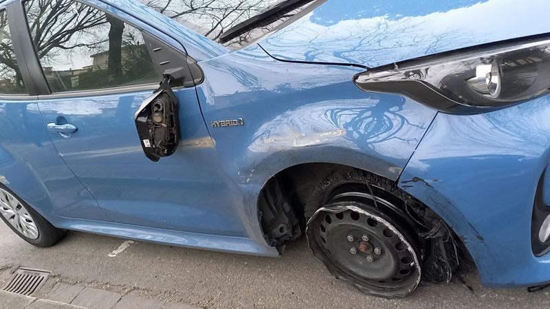 Auto “impazzita”, panico sulla Fi-Pi-Li: portuale livornese aiuta i vigili a fermarla