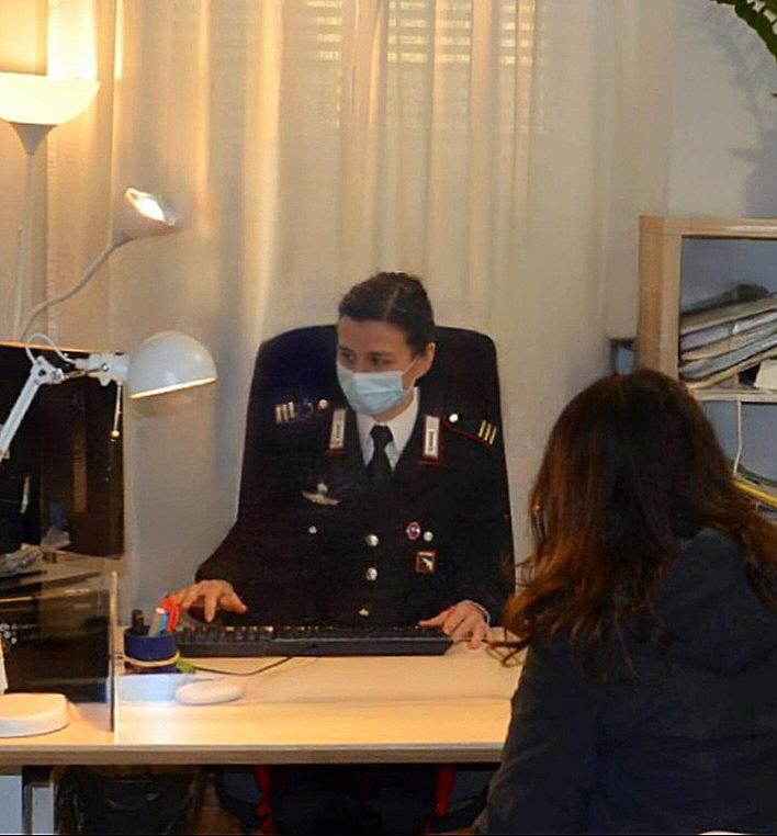Botte e minacce alla moglie anche davanti ai figli, denunciato marito violento