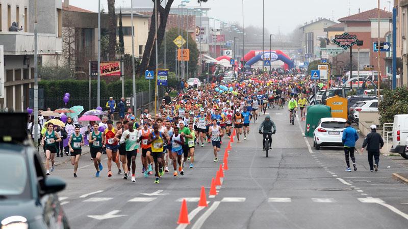 Pistoia, la pioggia non ferma la Maratonina: 450 atleti classificati, vince Irabaruta 