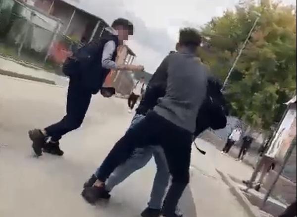 Sesto Fiorentino, 14enne circondato e rapinato dalla baby gang in pieno centro