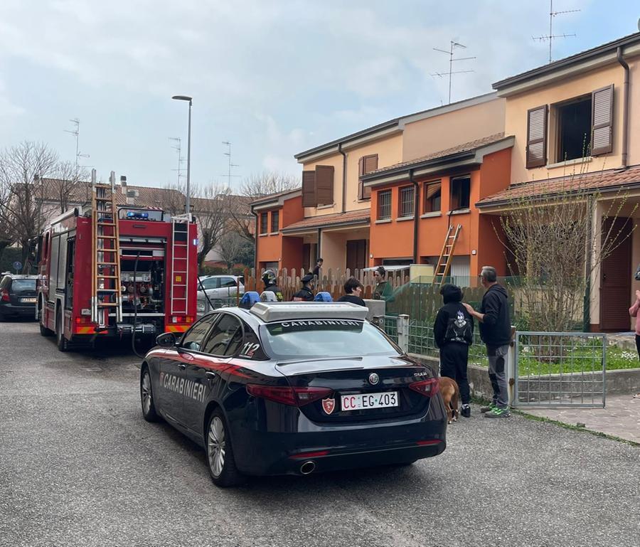 Guastalla, principio di incendio in un appartamento per colpa di un videogioco