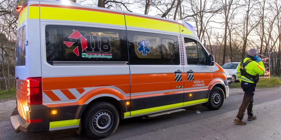 Portomaggiore, ustionato in volto dall’acido