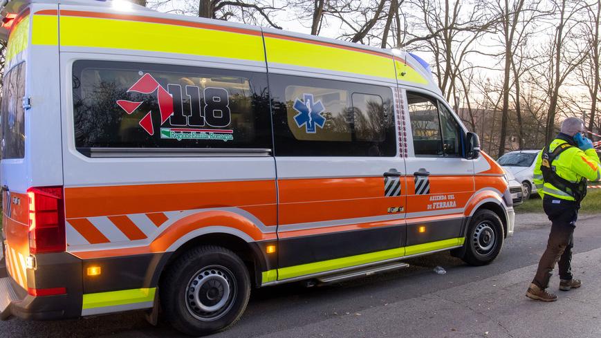 Portomaggiore, ustionato in volto dall’acido