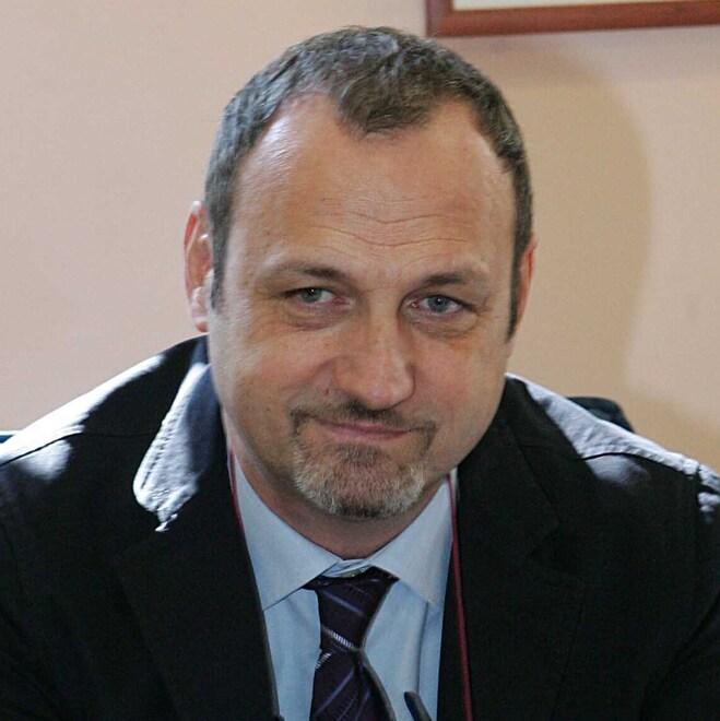 Piano Aria 2030, i consigli dello pneumologo «Sport lontano dal traffico e mascherine anti-smog»