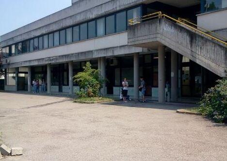 Sassuolo Scavalcano i balconi per grigliare Studenti sospesi dopo la gita 