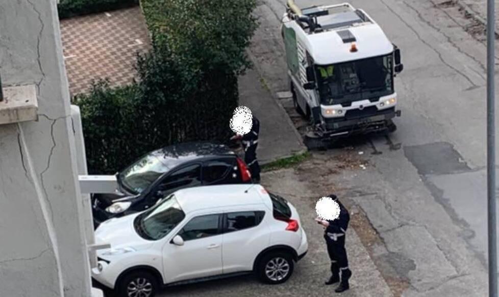 Arriva la spazzatrice nella zona dello stadio Picchi: 30 multe, residenti furiosi