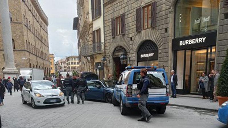 «Quell’auto poteva falciarci»: inseguimento da film in centro a Firenze