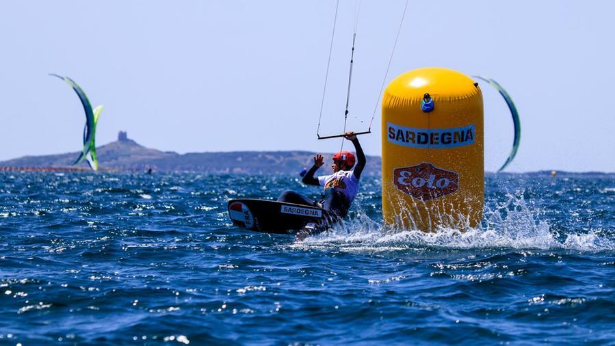 
	Una gara di kite nel golfo di Oristano (foto Luca Piana)

