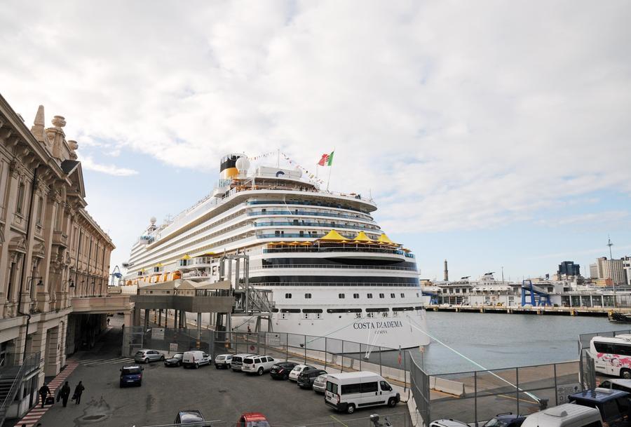 
	La nave da crociera Costa Diadema sbarcher&agrave; al porto di Oristano - Santa Giusta

