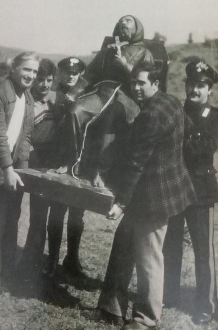 Una foto storica del ritrovamento del Santo