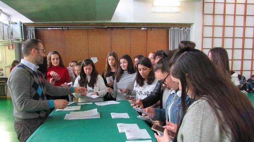 Modena La sfida per 350 studenti di otto scuole Stare senza smartphone per due giorni 