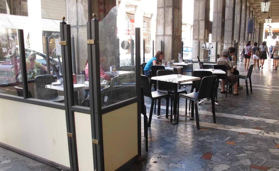 Suolo pubblico a Livorno, il limbo di chi aspetta il posto. Garufo: «Ma in città i tavoli ci sono»