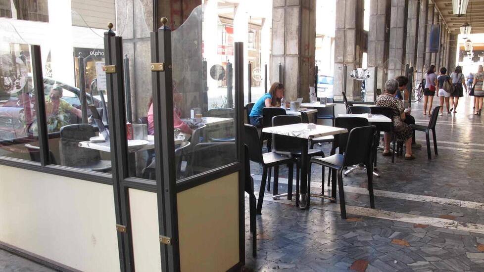 Suolo pubblico a Livorno, il limbo di chi aspetta il posto. Garufo: «Ma in città i tavoli ci sono»
