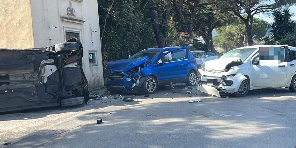 Elba, maxi incidente a San Giovanni: carambola fra tre auto
