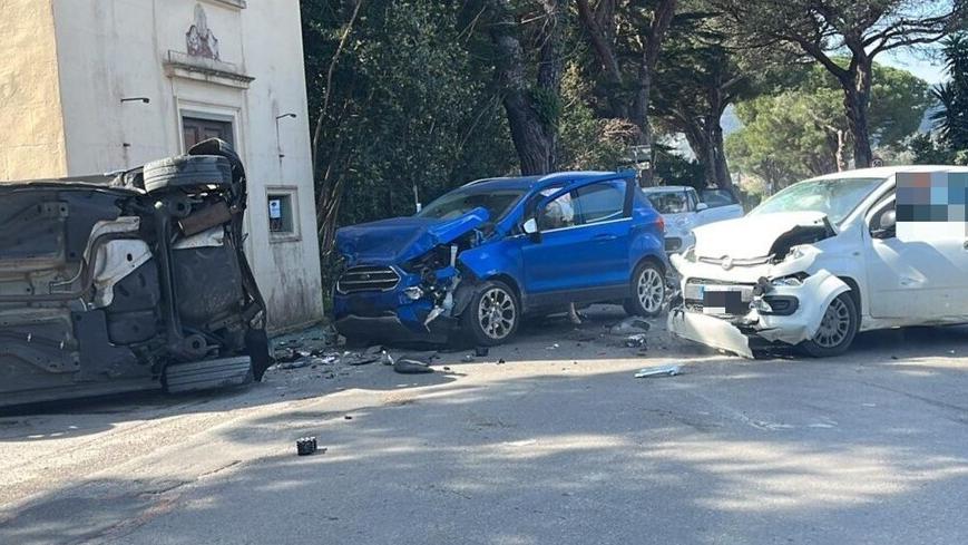Elba, maxi incidente a San Giovanni: carambola fra tre auto