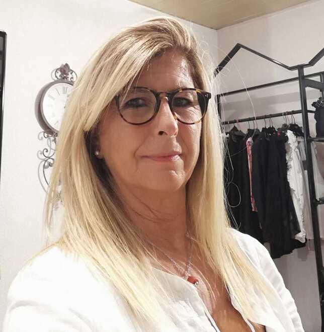 Cecina, un altro storico negozio abbassa la saracinesca: «35 anni bellissimi, ringrazio i clienti per la fiducia»