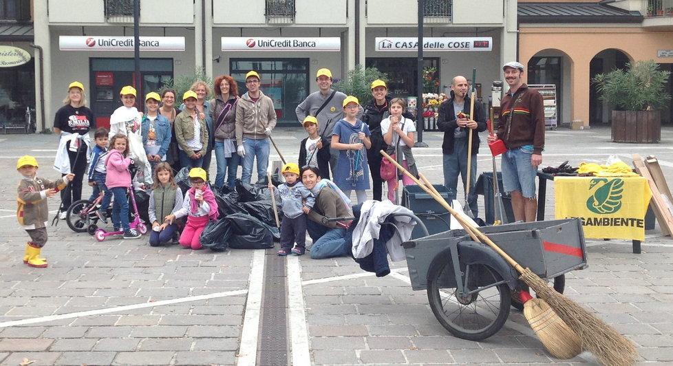 Dietro il Lidl una discarica i volontari si arrendono 