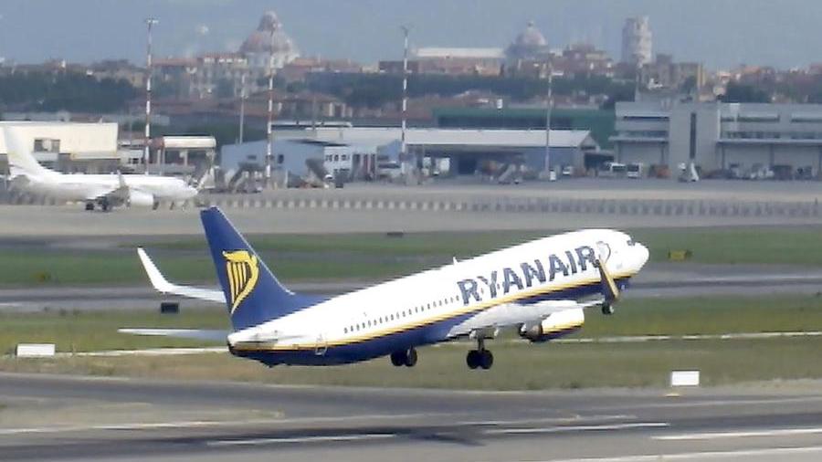 Aeroporti, Ryanair rinnova l’accordo col Galilei di Pisa: 54 rotte per l’estate (5 sono nuove)