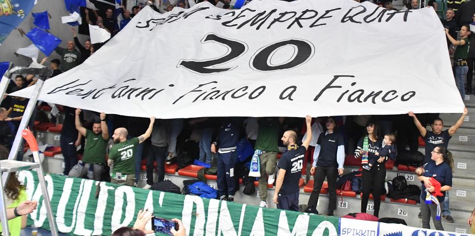 Il Commando Dinamo fa festa: «Dopo 20 anni siam sempre qua»