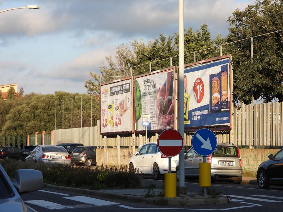 
	Alcuni dei cartelloni in citt&agrave;. Molti saranno rimossi

