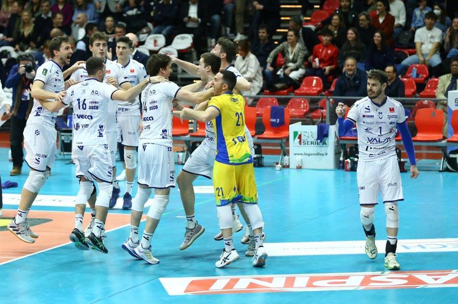Impresa in rimonta di Modena Volley: vince a Piacenza e “vede” le semifinali playoff