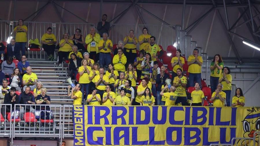 Modena volley, la festa è ancora al tie break. Con Piacenza la serie è 2 a 0