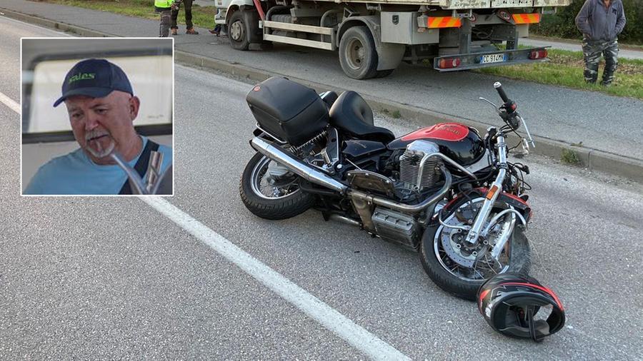 Cecina, morto in moto a 66 anni nello scontro frontale: è caccia all’automobilista fuggito