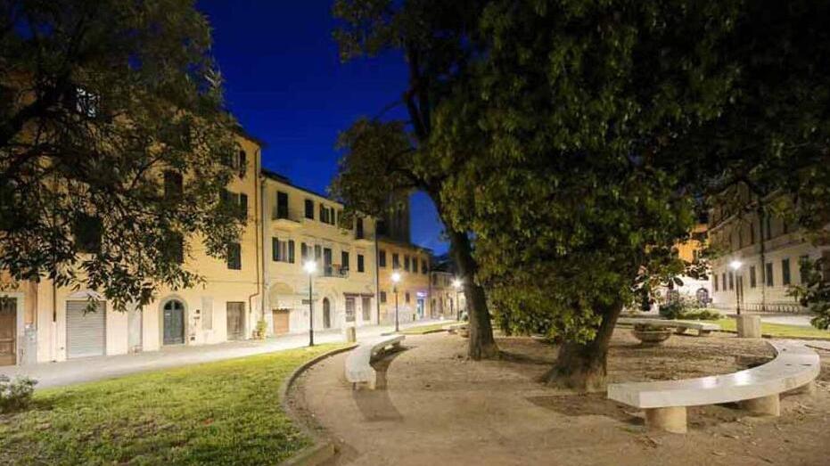 Pestaggio a due studenti a Pisa, cinque indagati: «Ci divertivamo così»