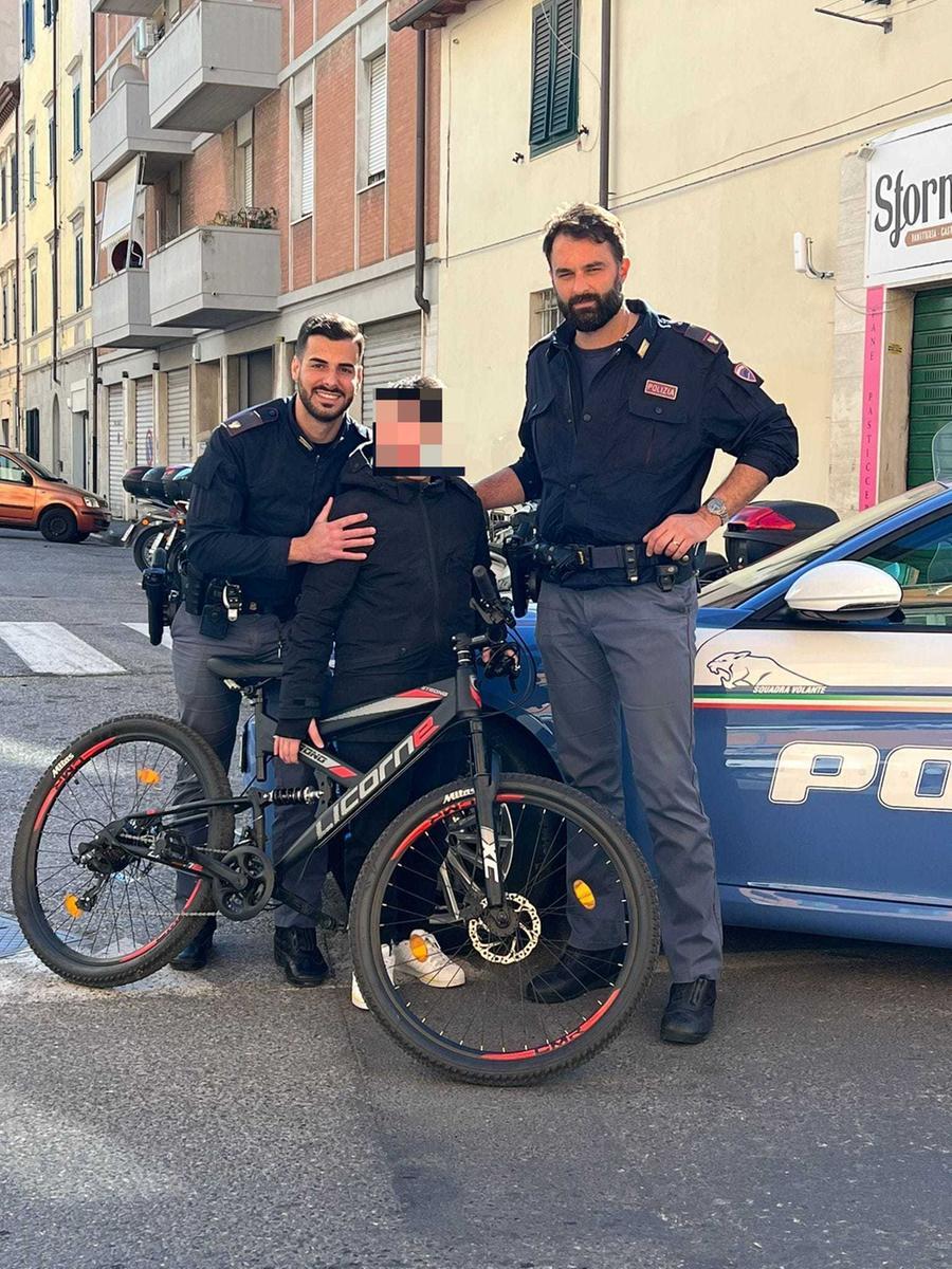 Rubata la bici a un 13enne, la polizia la ritrova col gps