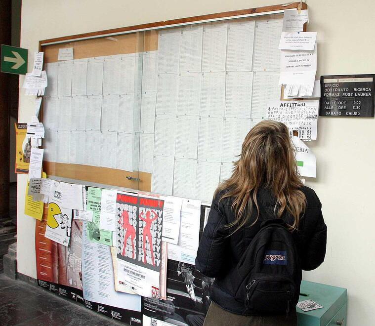 Ferrara, studenti “interrogati” sulle case in nero: «Con che mezzo pagate gli affitti?»