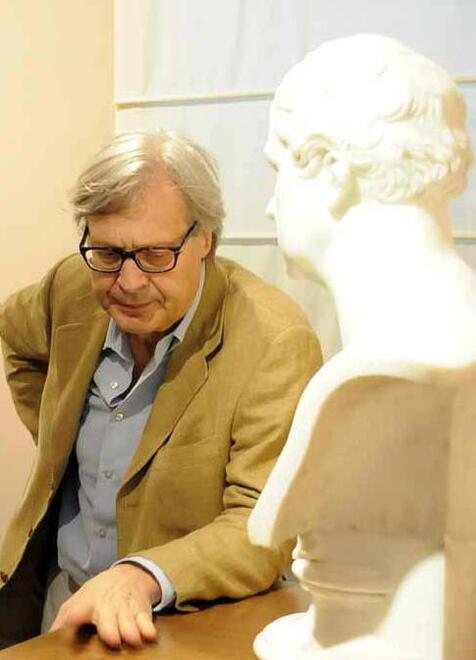 Ferrara, Varese fuori dall’evento Canova. Sgarbi: «Io o lui, si può scegliere»