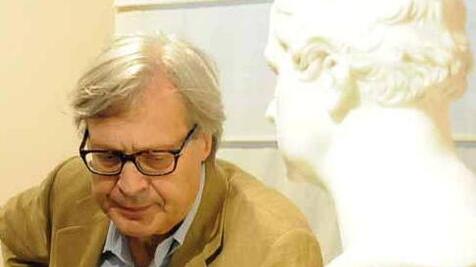 Ferrara, Varese fuori dall’evento Canova. Sgarbi: «Io o lui, si può scegliere»
