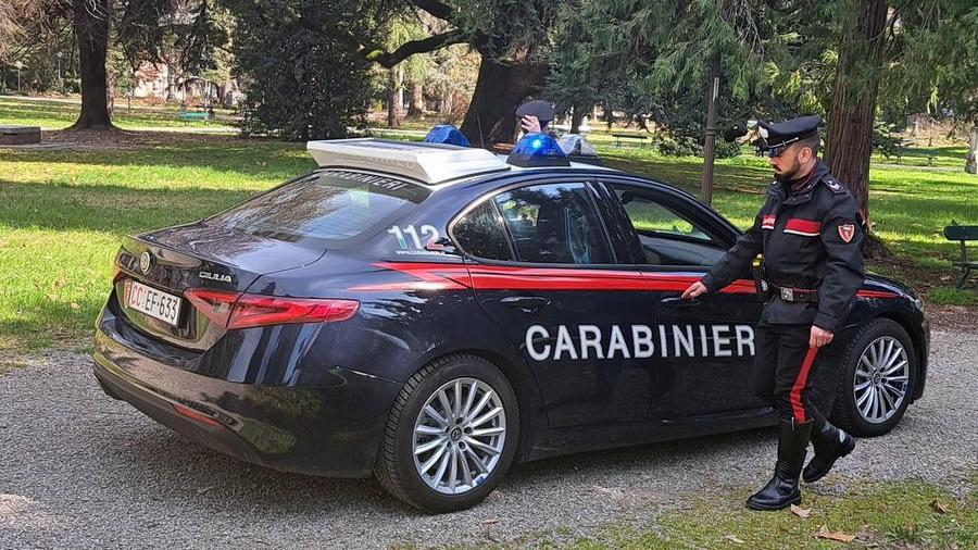 Dà fuoco all’atrio del condominio, denunciata una 56enne
