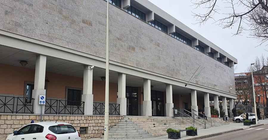 Colpo di scena al processo contro il calciatore Ragatzu, il padre della ex ritratta: «Mi sono inventato tutto»