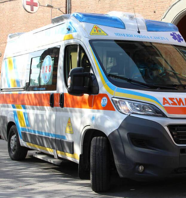 Cascina, investe due studenti sulle strisce poi scappa: preso e denunciato
