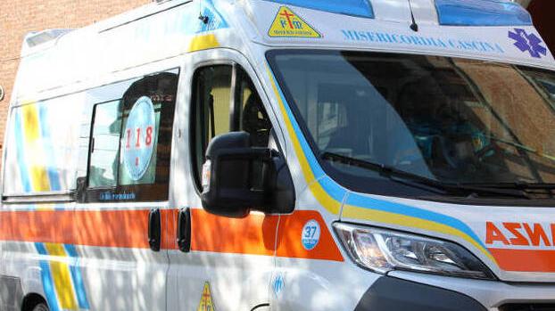 Cascina, investe due studenti sulle strisce poi scappa: preso e denunciato