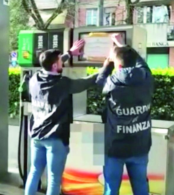 Carburante a prezzi stracciati Smascherata truffa da 90 milioni Chiuso distributore a Modena