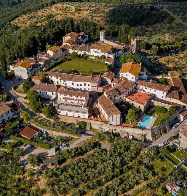 Una veduta dall’alto del borgo di Artimino