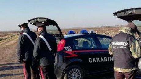 Controlli dei carabinieri nelle campagne (foto di archivio)
