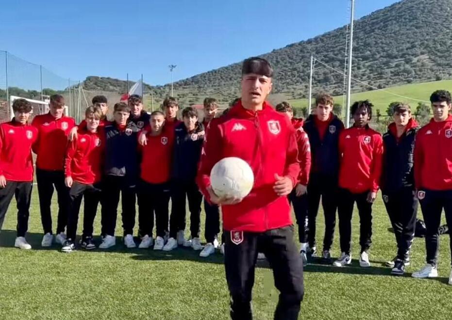 Il gruppo biancorosso (Foto dal video Facebook del Torneo di Viareggio)
