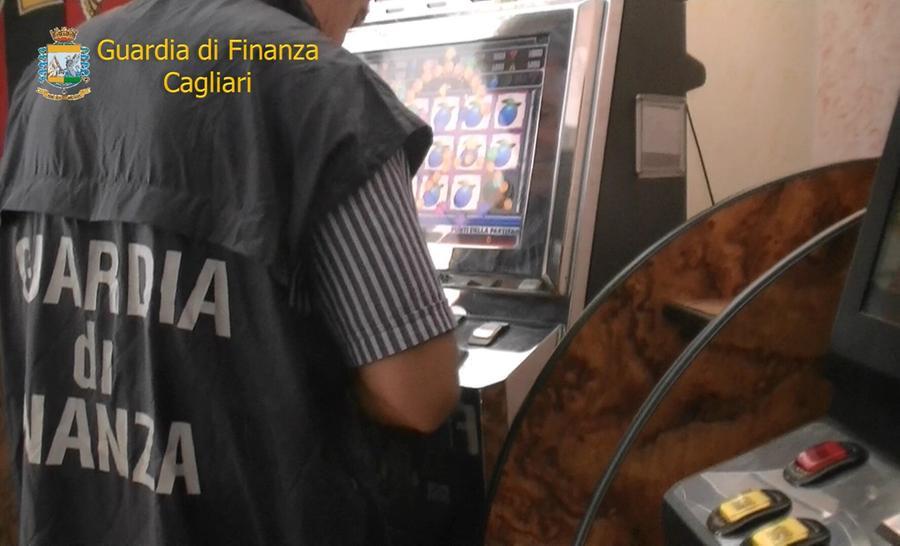 Videopoker non autorizzati: sequestro nel Cagliaritano, denunce e multe per 180mila euro