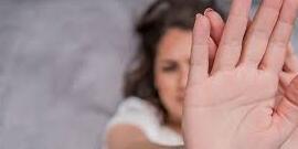 Sedicenne legata e violentata: a Tempio aperto il processo a un 49enne di Sassari