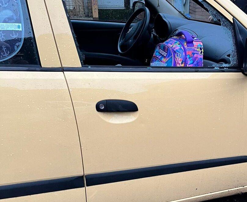 Modena. La mamma entra a scuola Vetro rotto e borsa rubata 