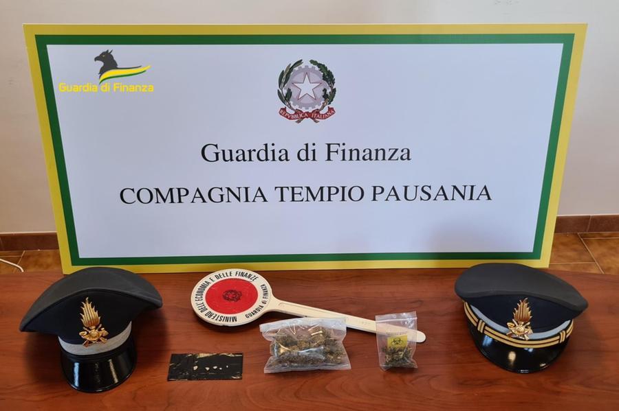 Tempio, a scuola con marijuana ed ecstasy: fermati tre minorenni
