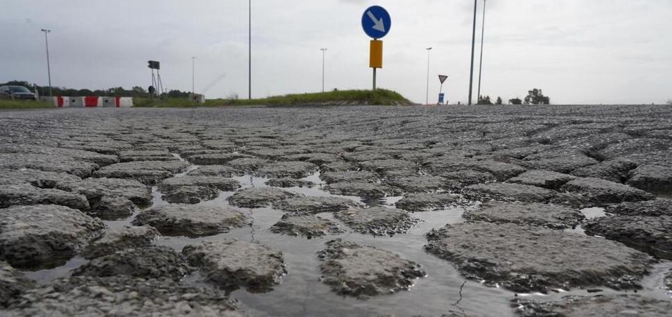 La strada di Patto a Pontedera sbriciolata in tempo record, ma nessuno è colpevole: reati prescritti