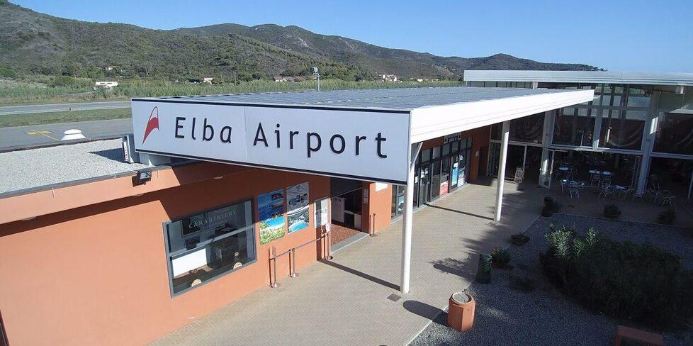 Il terminale dell’aeroporto di Marina di Campo a La Pila